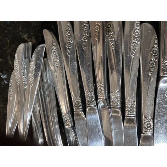 Lilac Time Pattern Silverplate 1881 Rogers/Oneida 30-Piece Set Antique Tea Party - Picture 14 of 15